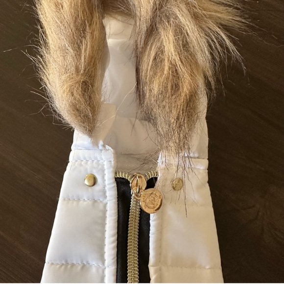 Wine Bottle Jacket White Faux Fur Hood Winter Holiday Christmas Gift Wrap NWOT - Picture 6 of 6